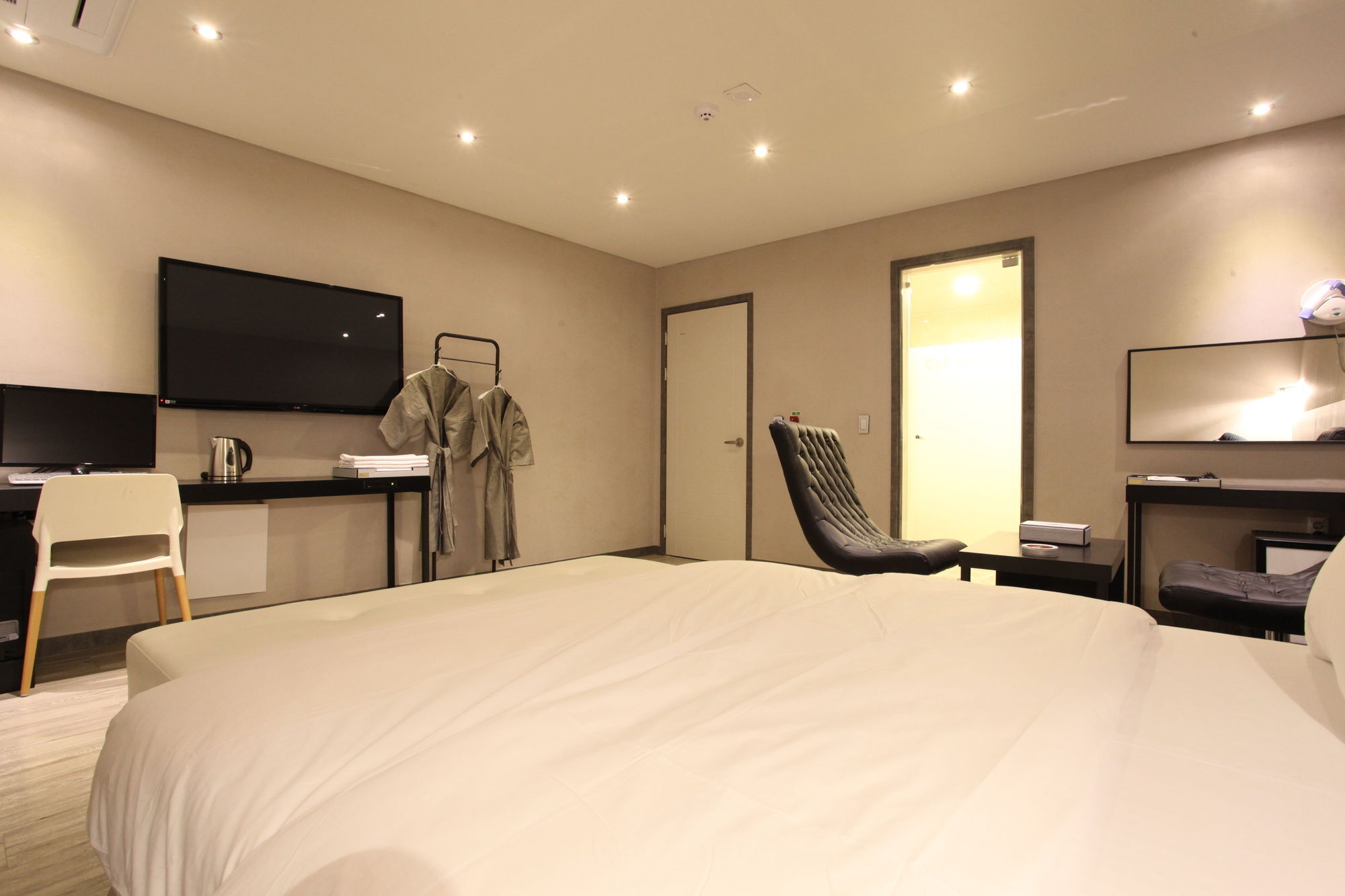 C&B Hotel Ansan Luaran gambar